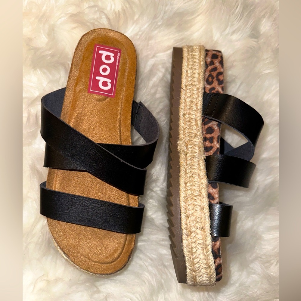 Women’s Size 6 1/ 2 Black & Cheetah Print Platform Sandals